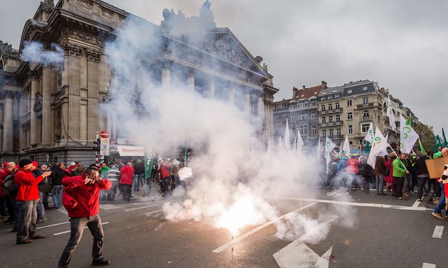 Protest turns violent in Brussels 